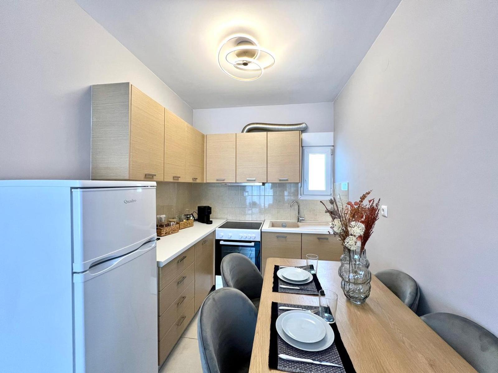 P Deluxe Suites Β4 เนอา มิคานิโอนา ภายนอก รูปภาพ