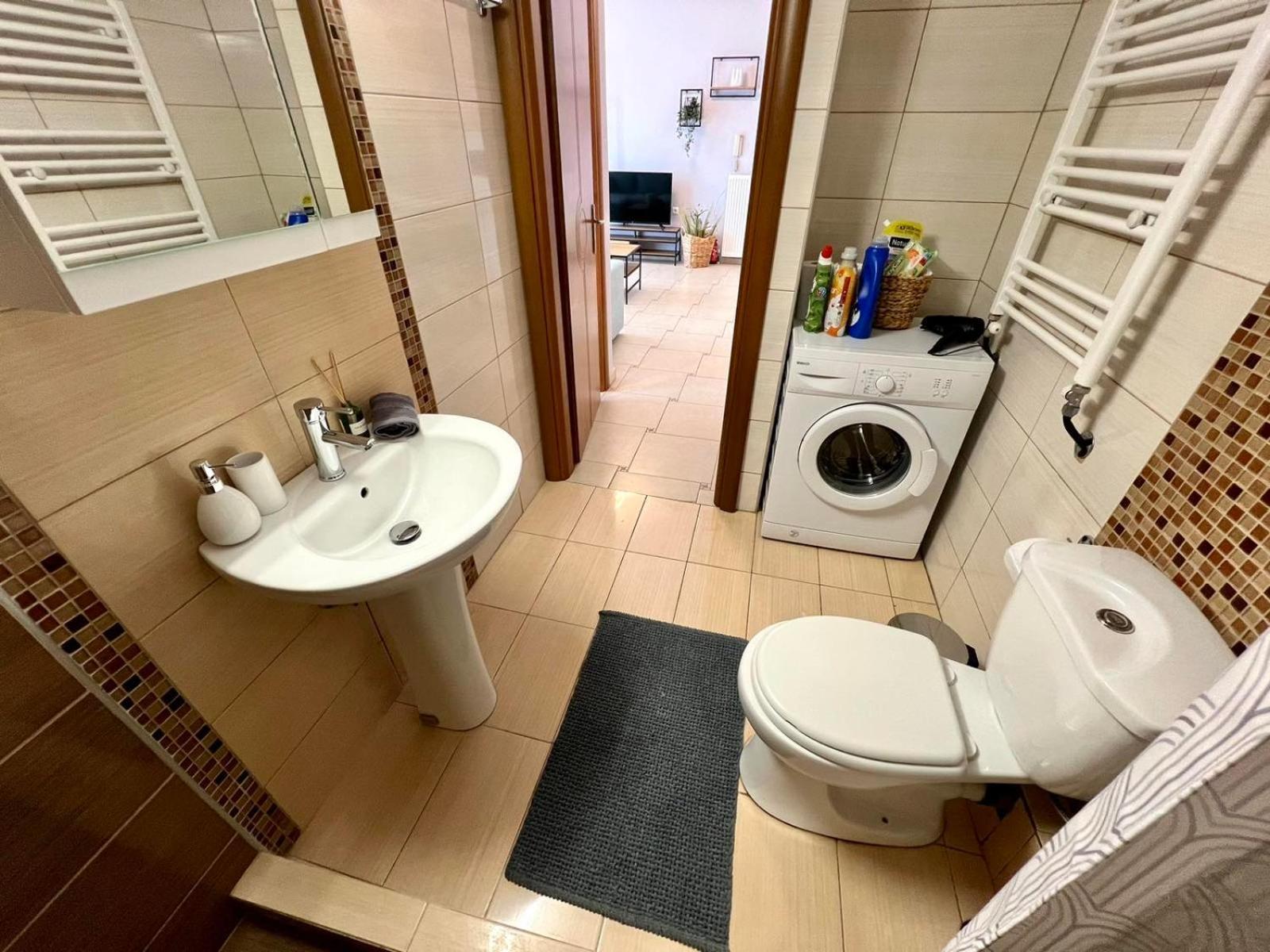 P Deluxe Suites Β4 เนอา มิคานิโอนา ภายนอก รูปภาพ