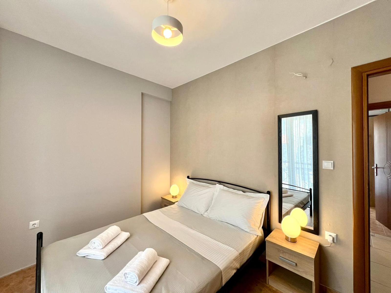 P Deluxe Suites Β4 เนอา มิคานิโอนา ภายนอก รูปภาพ