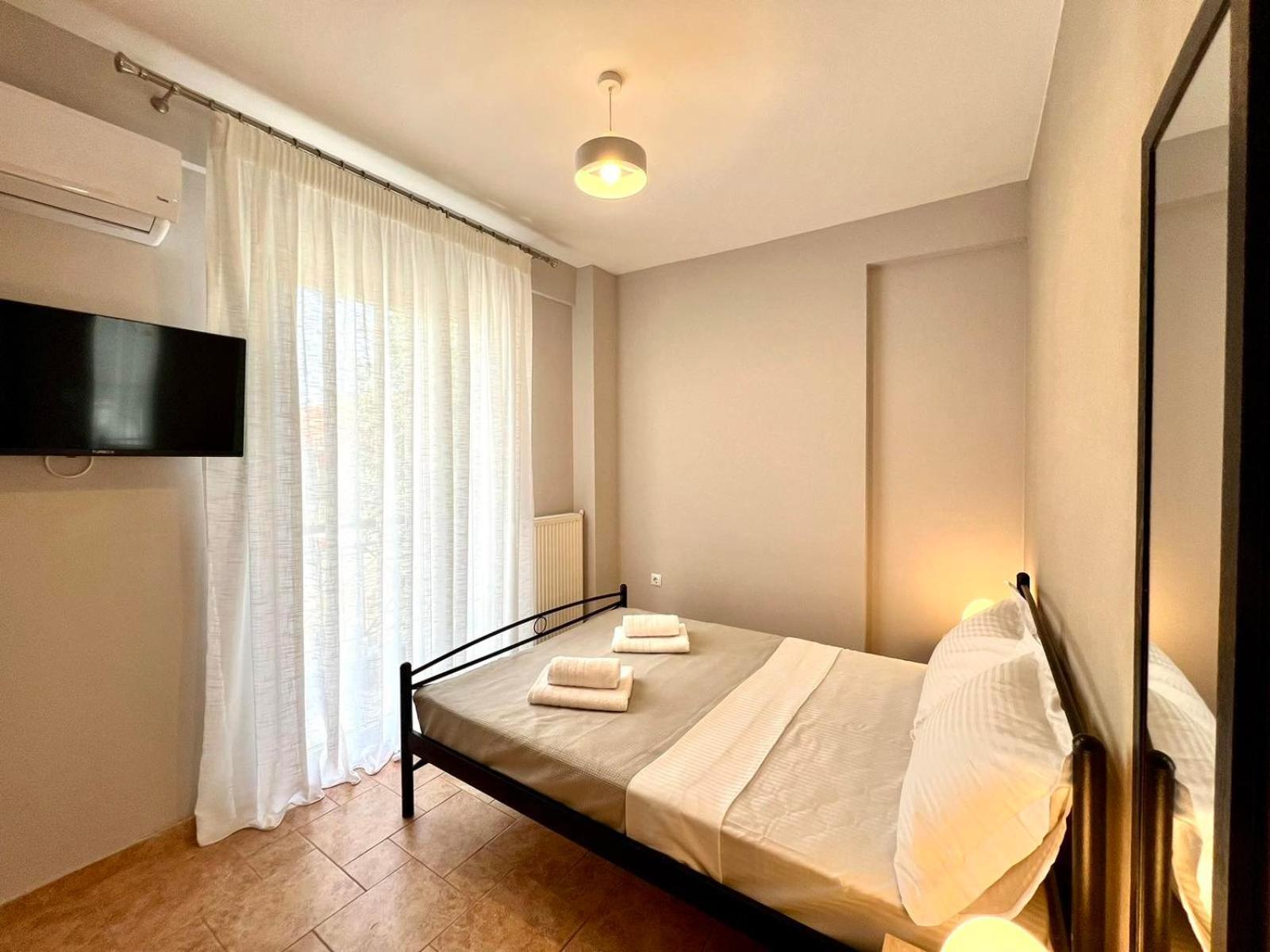P Deluxe Suites Β4 เนอา มิคานิโอนา ภายนอก รูปภาพ