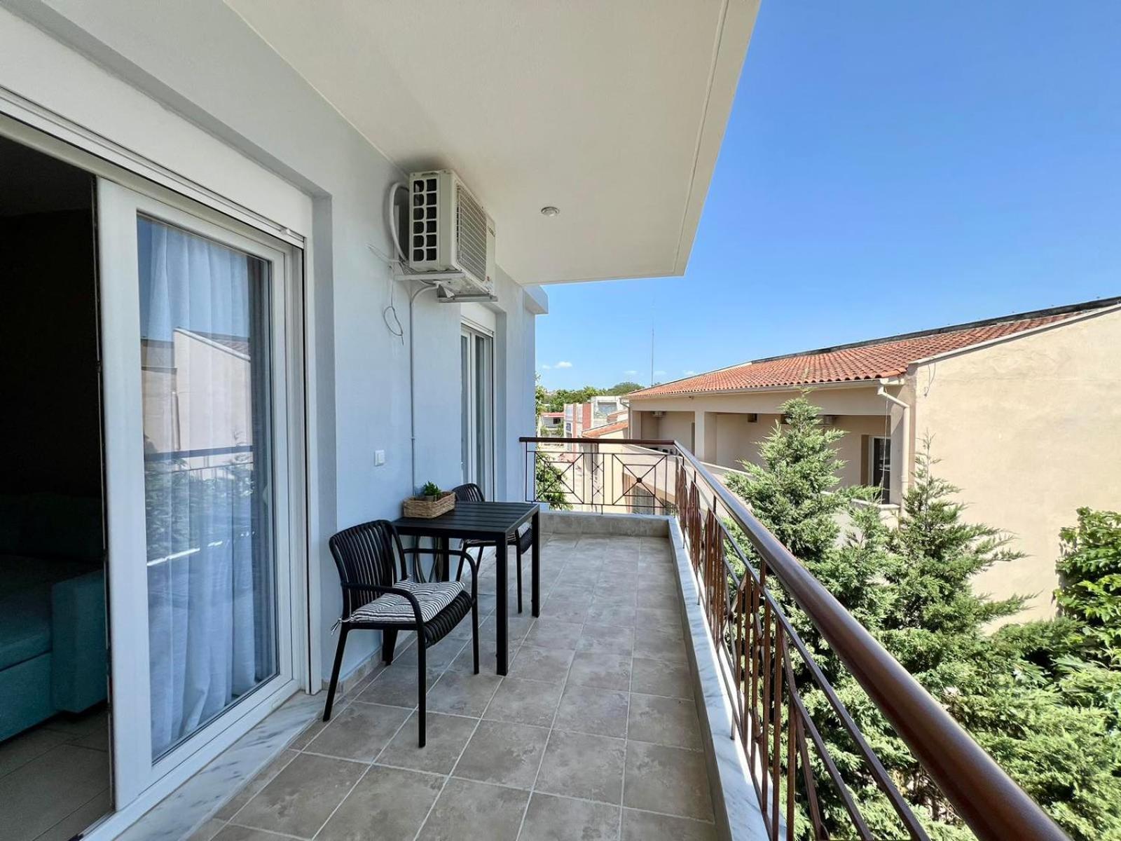 P Deluxe Suites Β4 เนอา มิคานิโอนา ภายนอก รูปภาพ